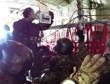 Βίντεο: Το Ειδικό Τμήμα Αλεξιπτωτιστών (ΕΤΑ) στην άσκηση «Ηνίοχος 2017»